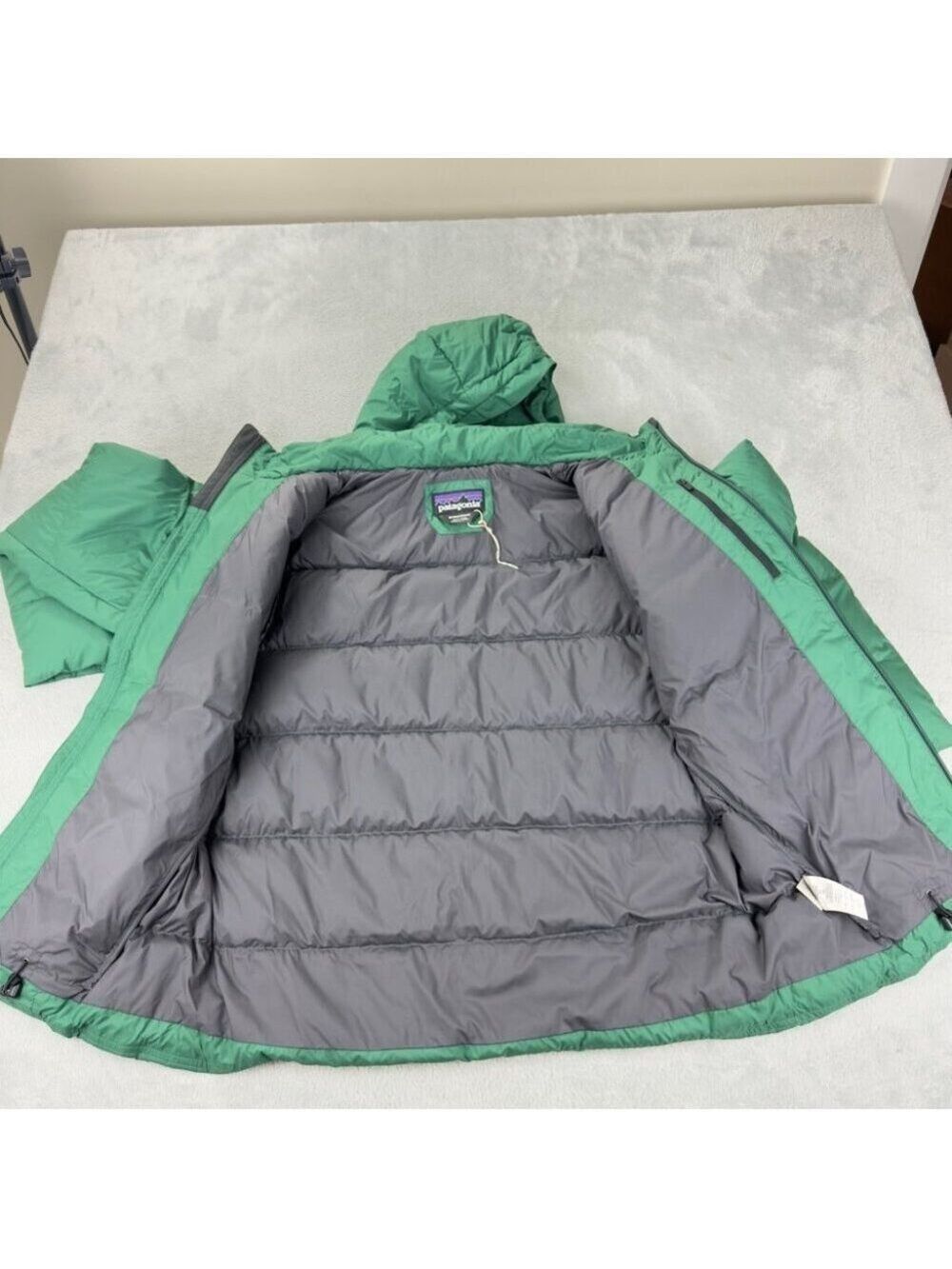 Patagonia Men's Medium Silent Down Puffer Jacket 27930 - Picture 3 of 15